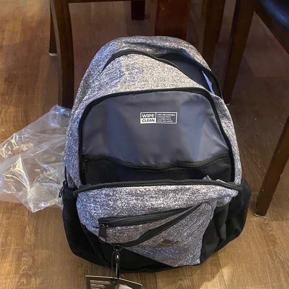 Adidas foundation 6 grey and Black Backpack new with tags - Picture 7 of 10